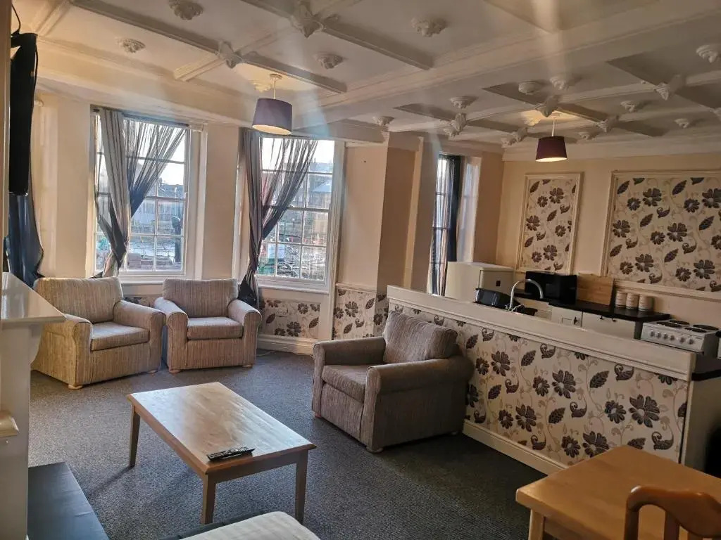 Penthouse Flat with River View, 1C
