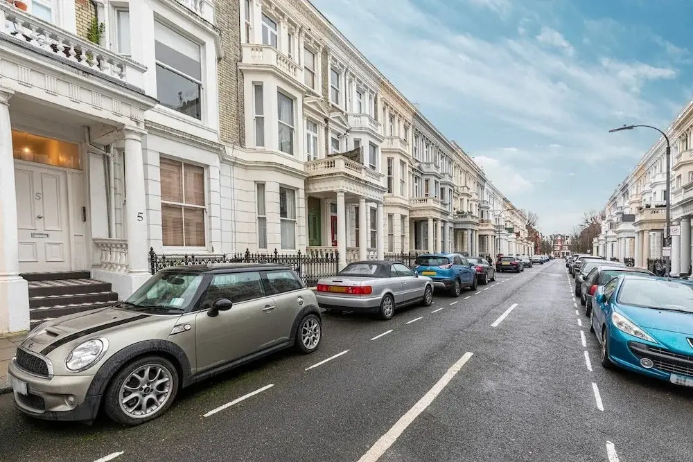 Lovely 1-bed Flat w/ Balcony in West Kensington