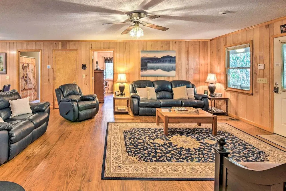 Secluded Lavinder Laurel Leaf Cottage Near Creek