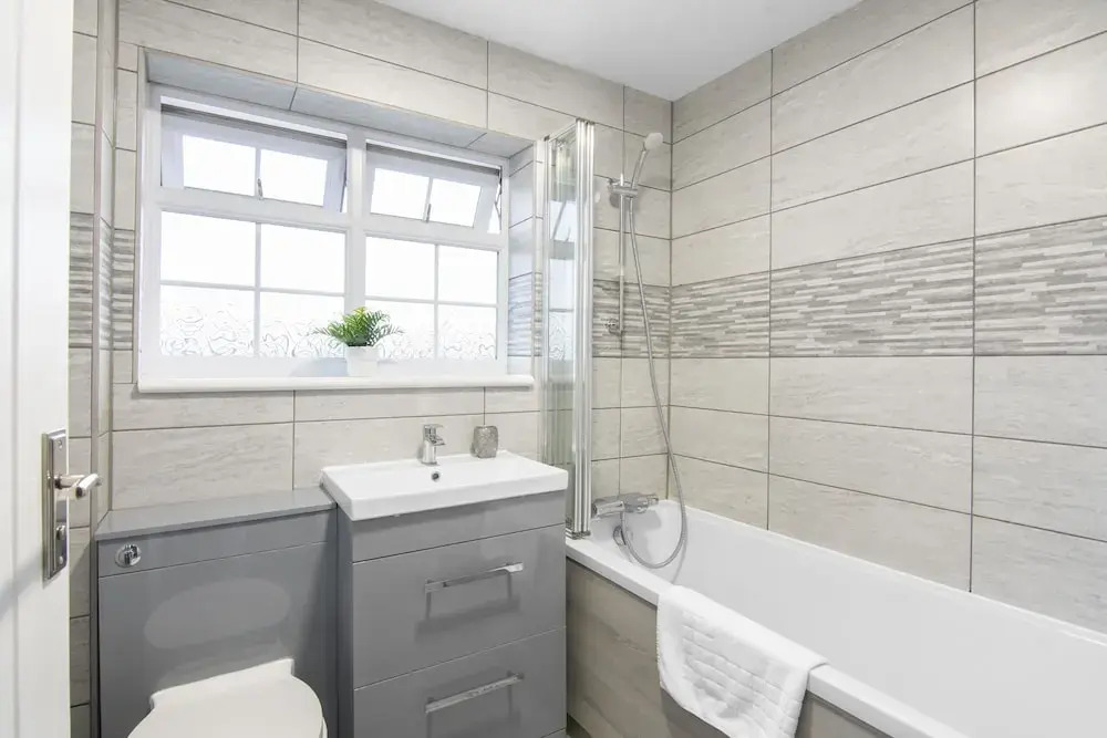 3 Bed House - Sleeps 5 - Garden - Parking