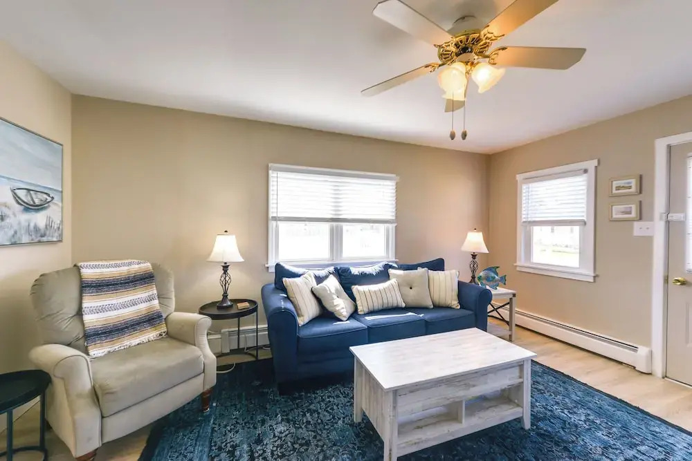 Cozy Villas Cottage w/ Deck, 1/2 Block to Beach