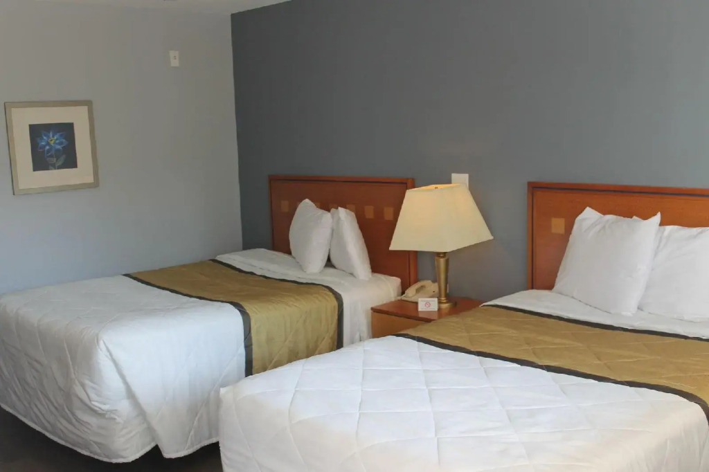 Budgetel Inn & Suites