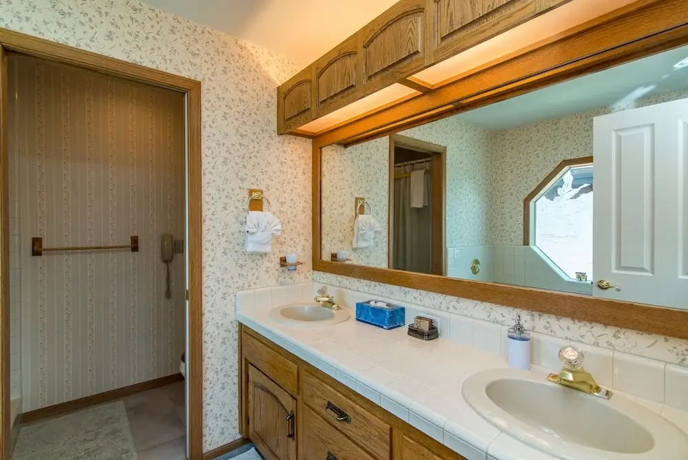 3BR 3BA Ideal Waterfront House South Lake Tahoe by RedAwning