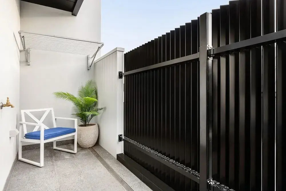 Docker Street Apartments by Urban Rest