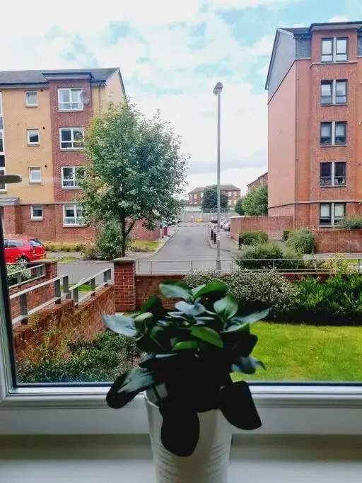 Stylish 2 bedroom Apartment / FREE Gated Parking