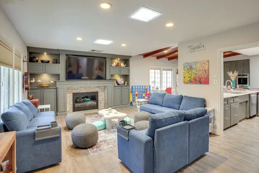 2 Mi to Cal State Long Beach: Bungalow w/ Hot Tub!