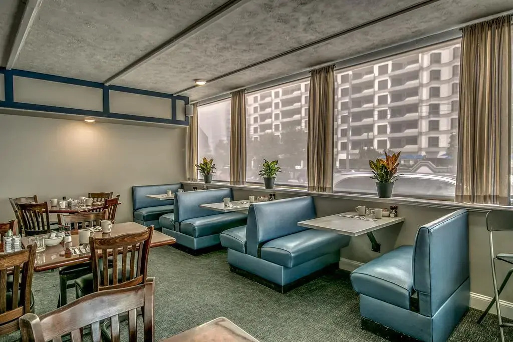 Admiral Resort Motel