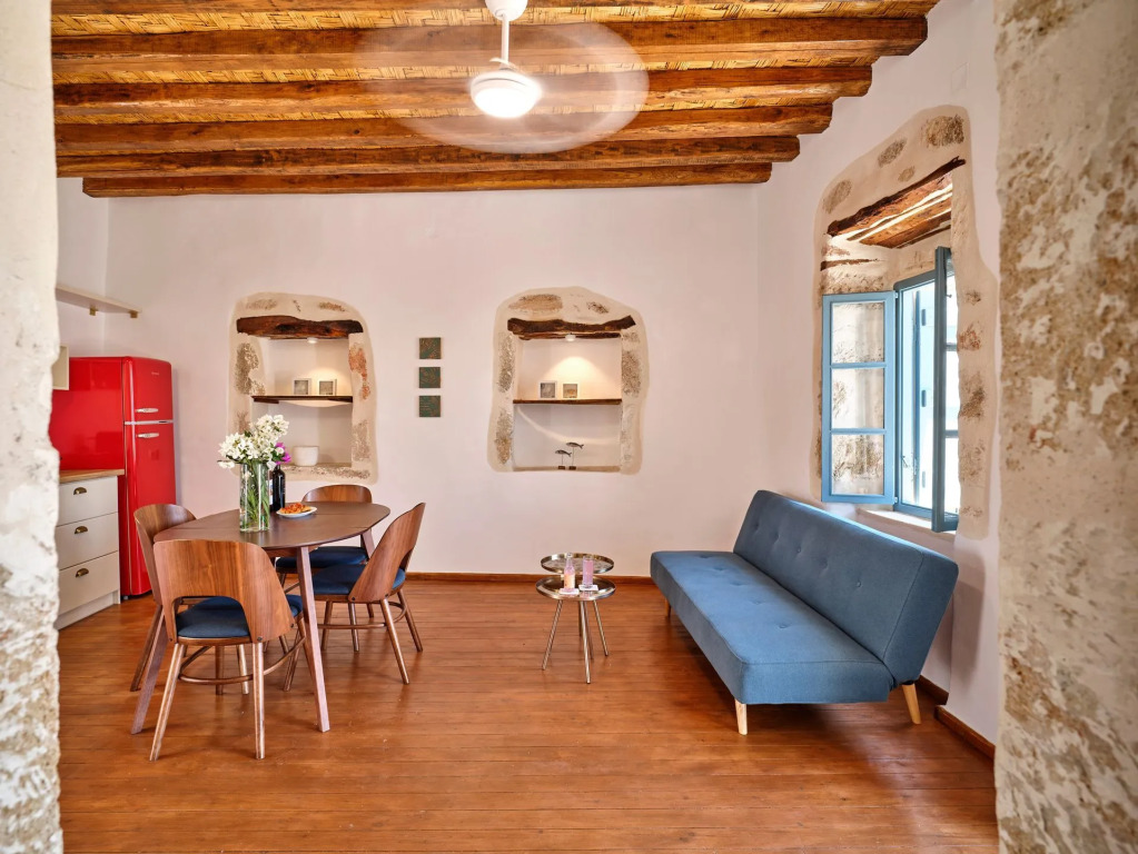 Kambos House