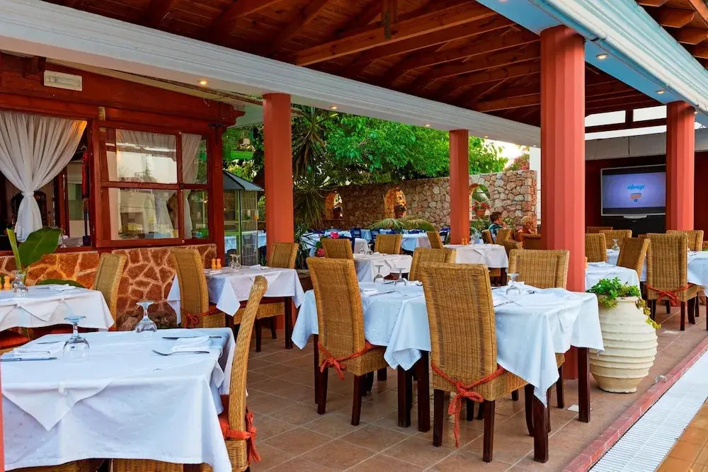 Perla Marina Hotel