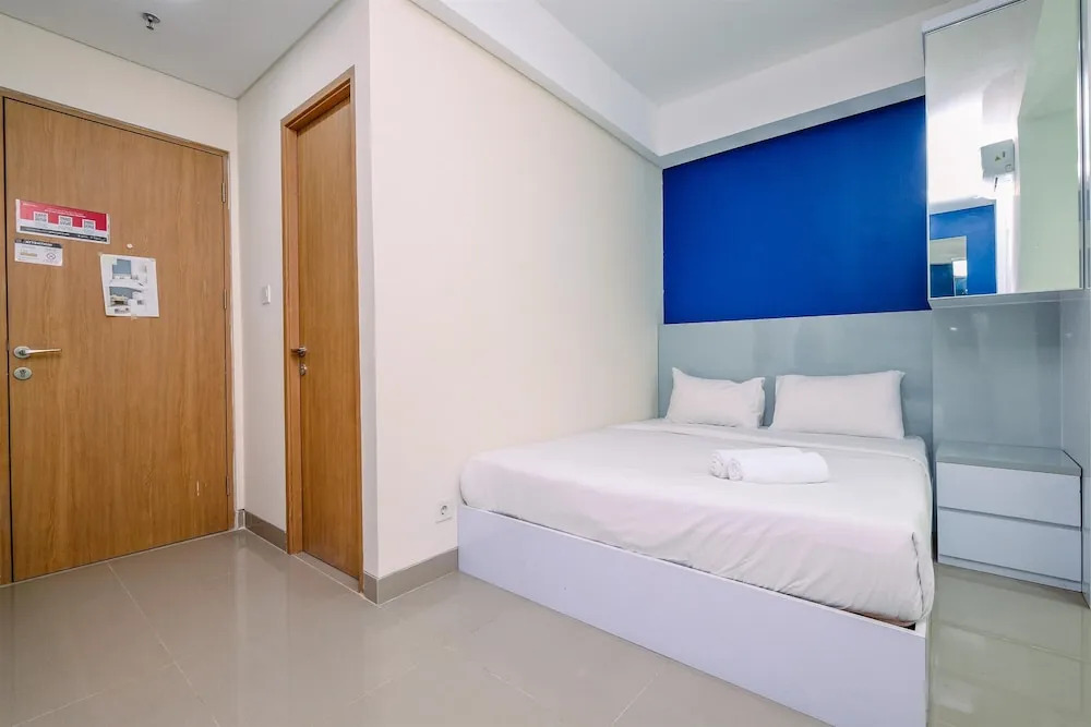 Elegant Studio Apartment At B Residence Near Aeon Mall