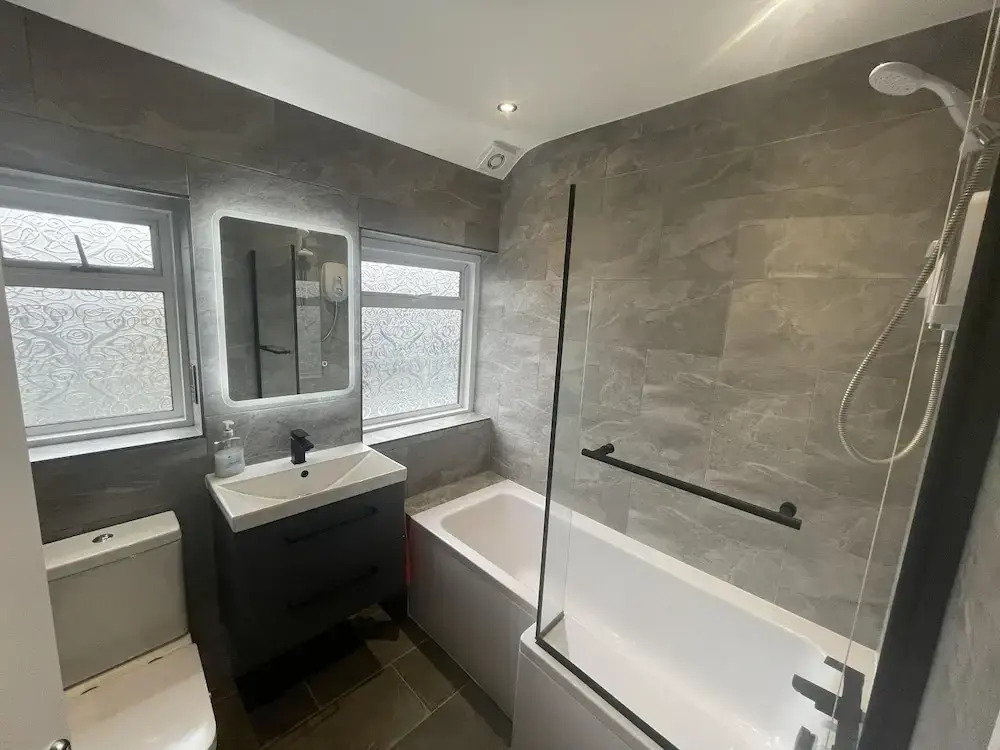 Cosy Heathrow Apartment With 2 Bedrooms