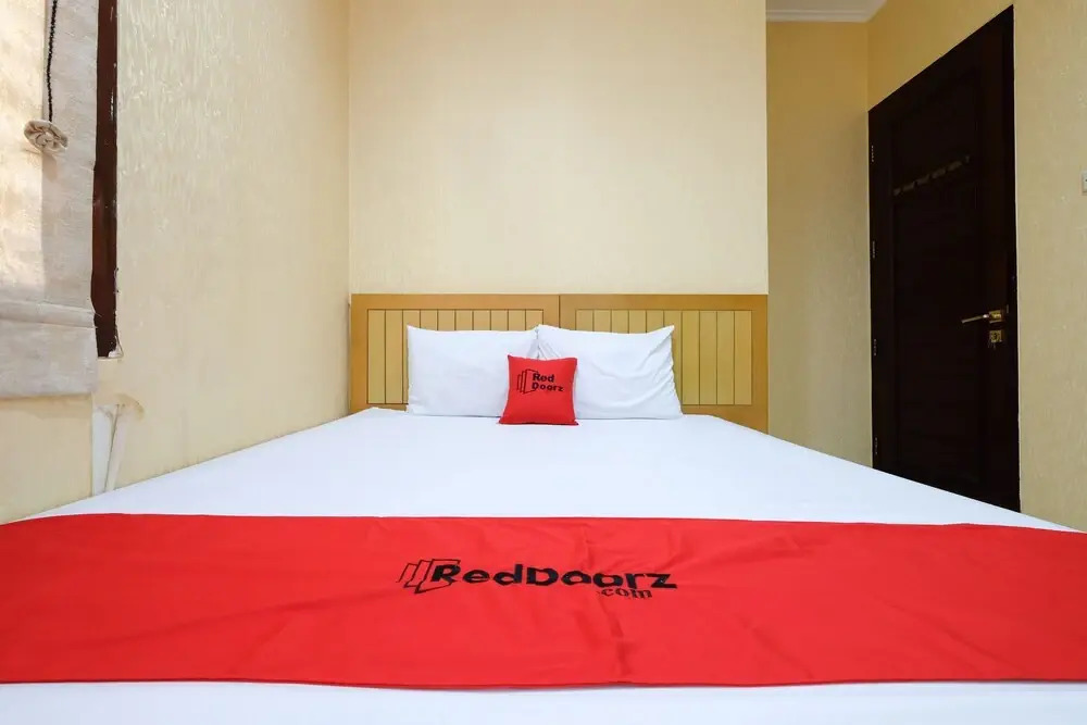 RedDoorz Plus near Simpang Lima