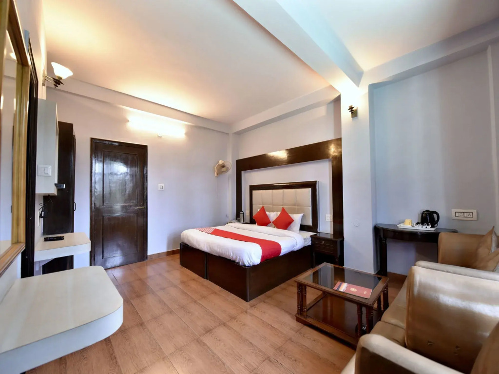 OYO 5268 Hotel Himland East