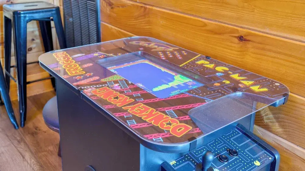 Game Room, Hot Tub & 3 Decks w/ Smoky Mountain Views Raccon Ridge by Avantstay