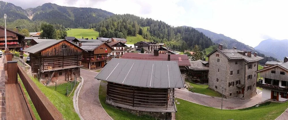 HOTEL TRILAGO