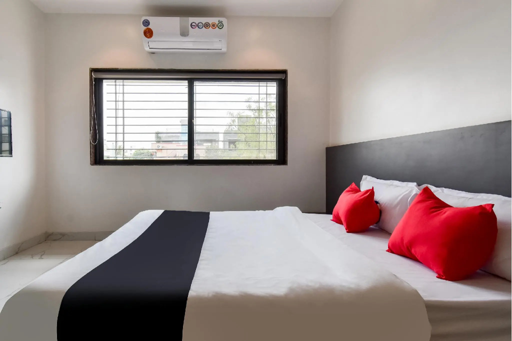Capital O 71866 Hotel Ansh