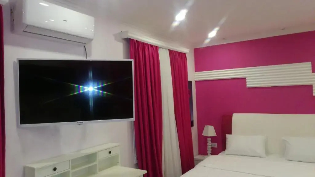 Pink Apartment near Airport