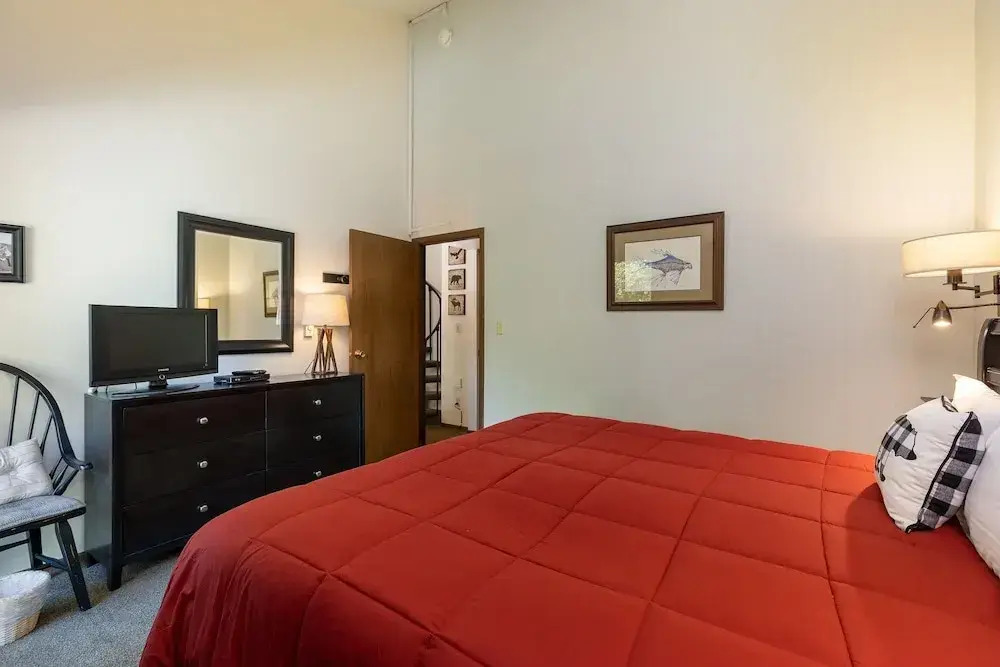 1196 Flying Dutchman 1 Bedroom Condo by RedAwning