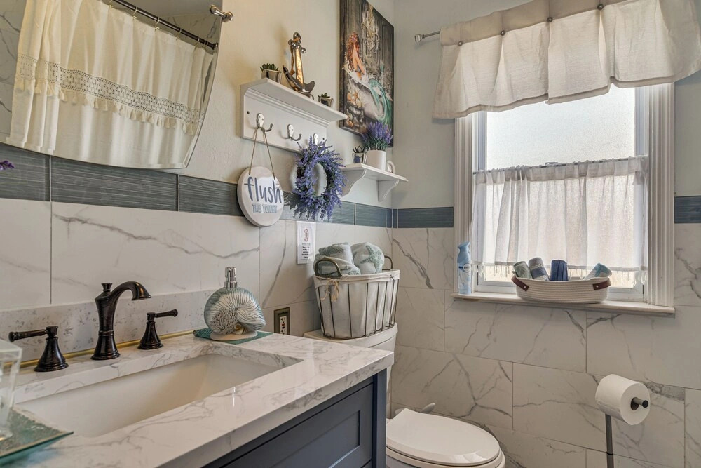 Near Beach & Corey Ave! Walkable Snowbird Escape