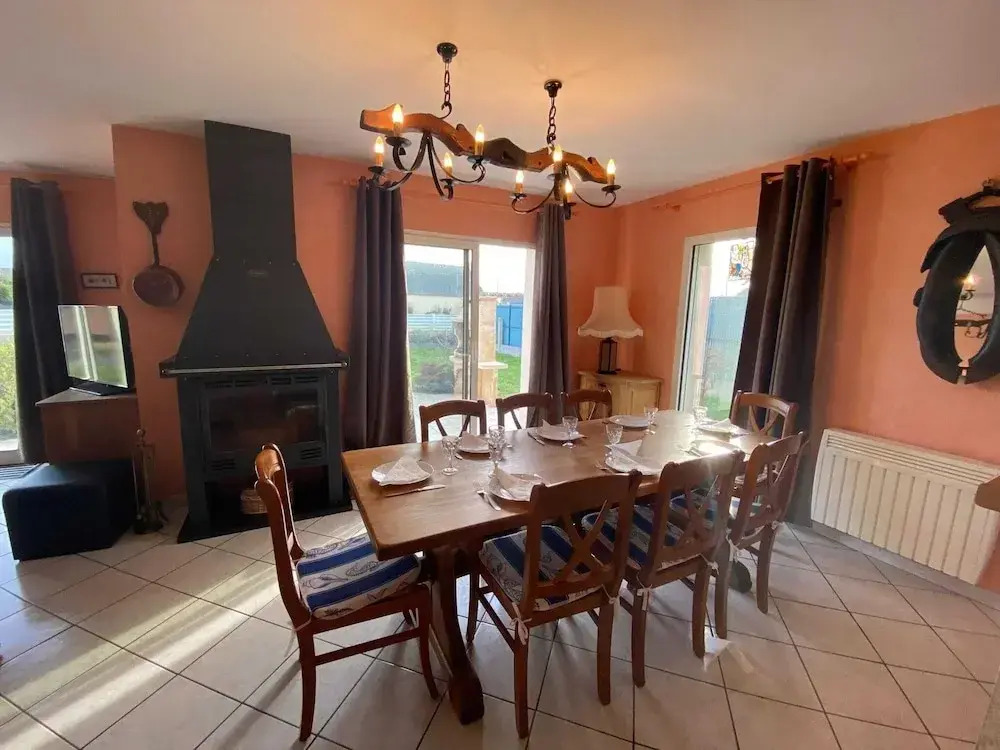 Pretty Holiday Home, Treffiagat