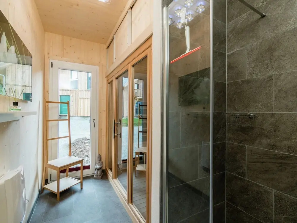 Cosy Chalet With hot tub