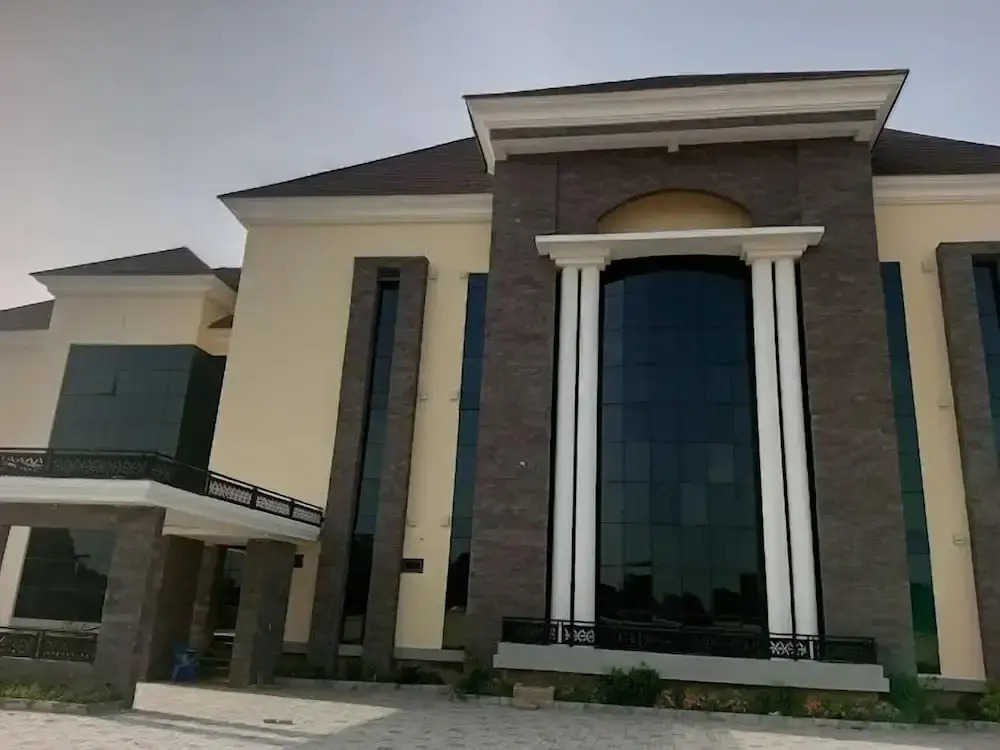 Global Luxury Suites
