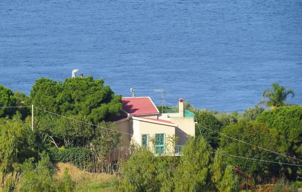 Stunning Home in Villa San Giovanni With 4 Bedrooms and Wifi