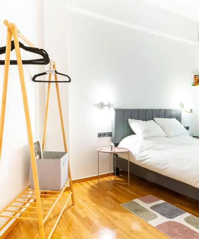 Noa's stylish space in Metaxourgio