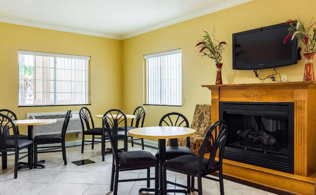 Bryant Inn And Suites