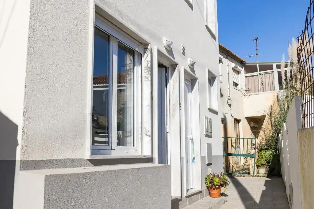 2 Bedroom house and Garden Lounge
