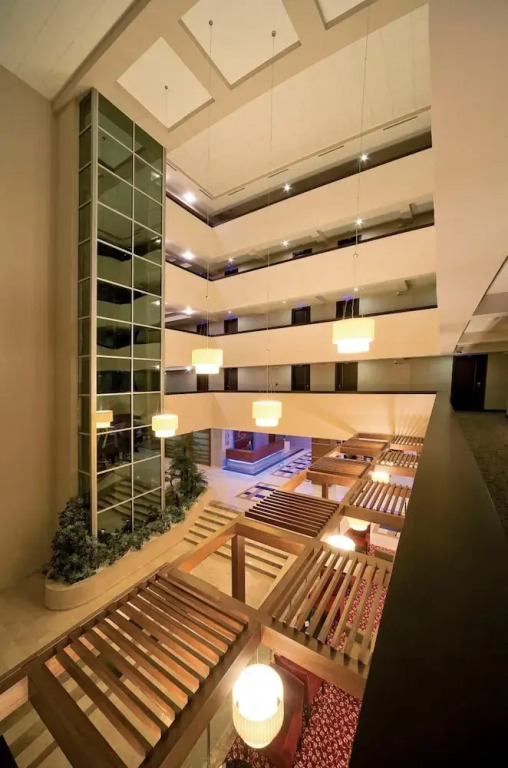 Mom Hotel