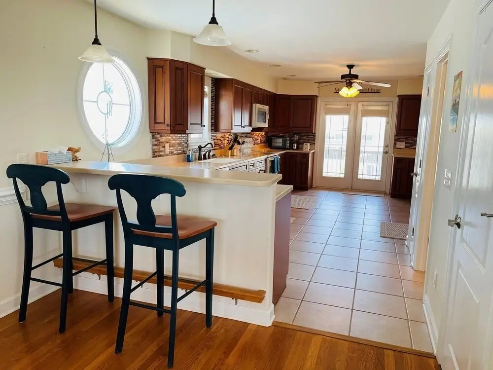 Holden' A Full House 4 Bedroom Home by RedAwning