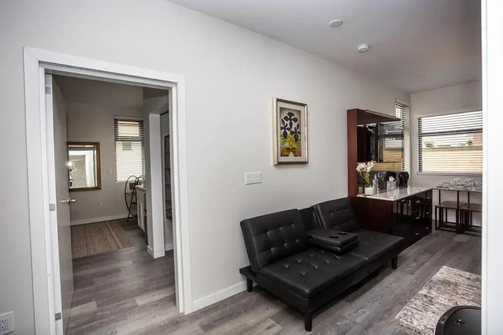 2 Bedroom, 2 Bathroom Detached Apt Max 7 Sleepers