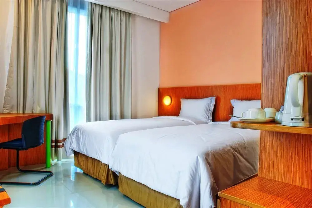 ZEN Premium Pancoran Pomelotel