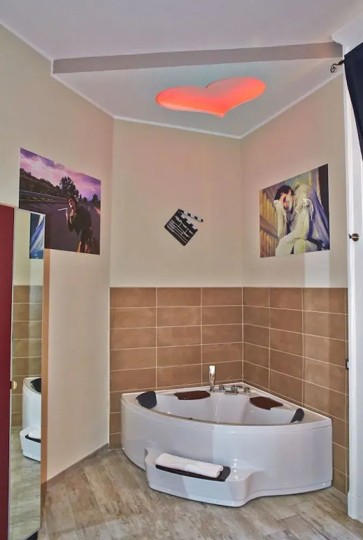 Artisti Sustinea Rooms