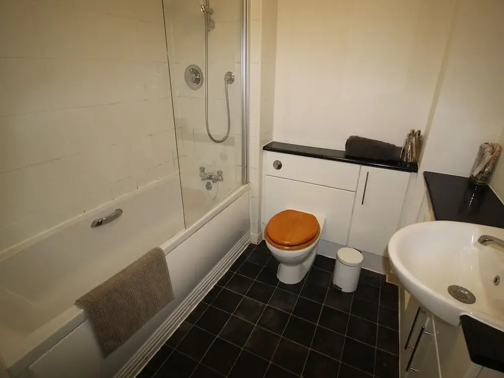 Central Apartment by Cardiff Holiday Homes