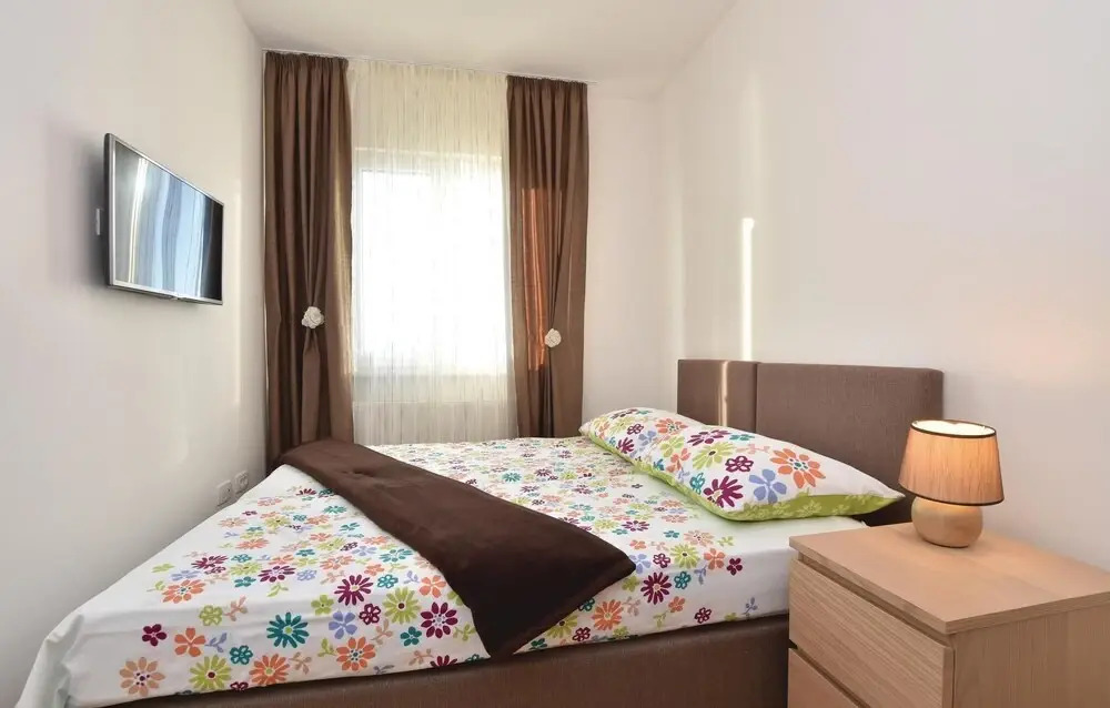 Nice Home in Kastel Gomilica with Hot Tub, WiFi & 3 Bedrooms