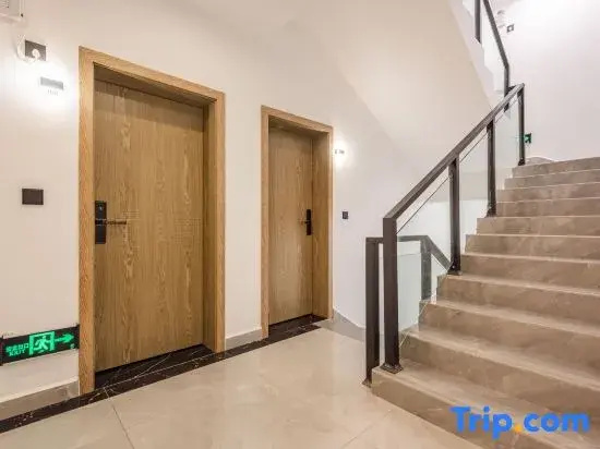 Jiuge Light Luxury Homestay(Dali Old City Erhai Store)