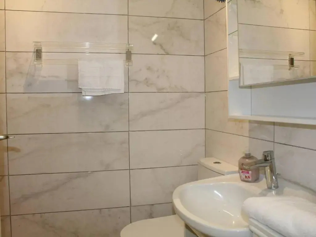 Appartement Villeneuve-Loubet, 1 pièce, 2 personnes - FR-1-252A-49