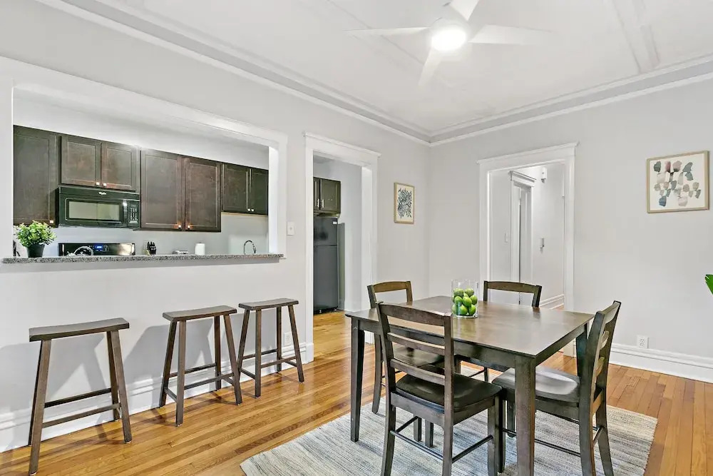 Chic 2BR Escape - Buckingham 1