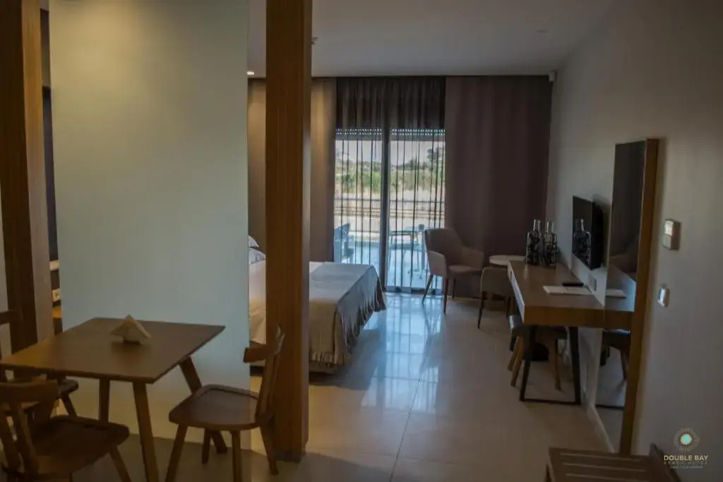 Double Bay Beach Hotel