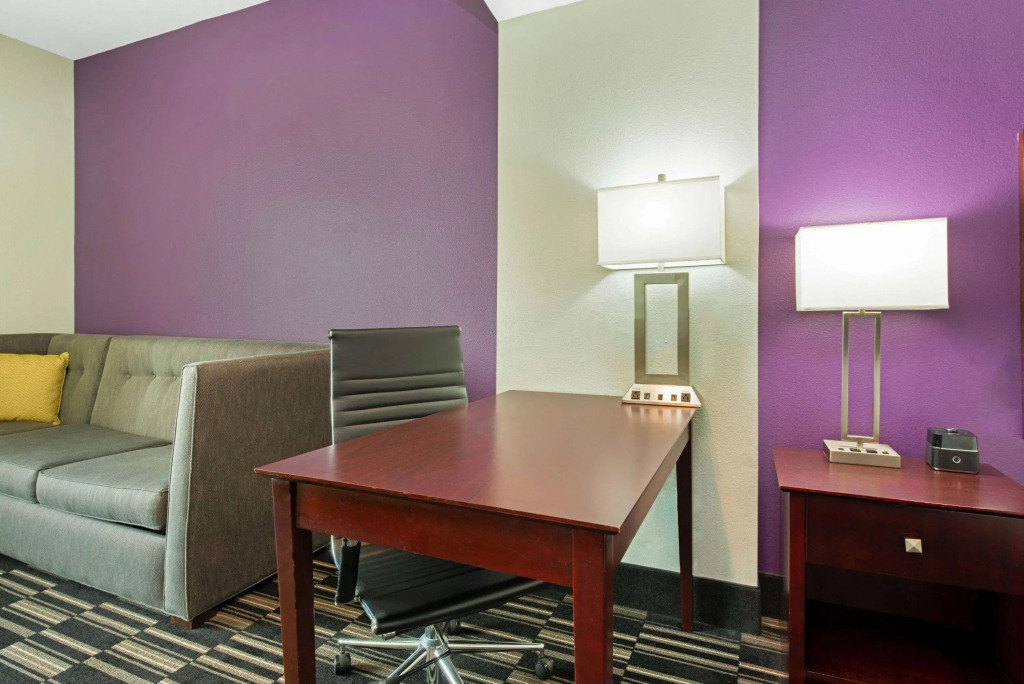 La Quinta by Wyndham Bridge City-Orange