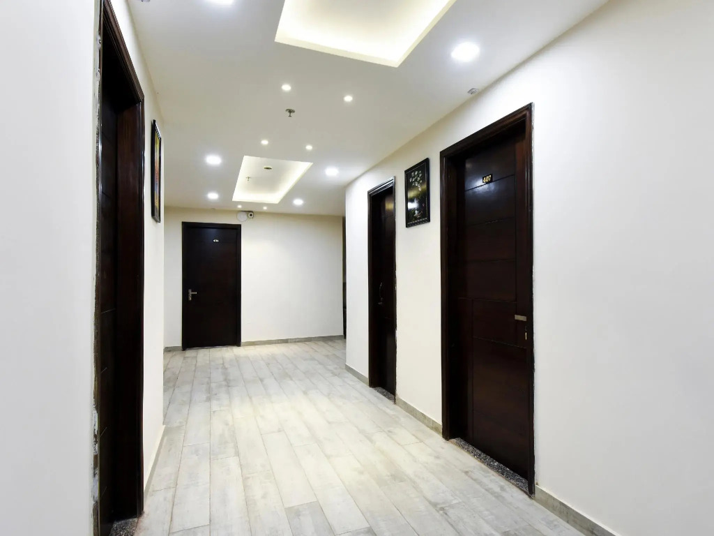 Capital O 60496 Hotel Avera