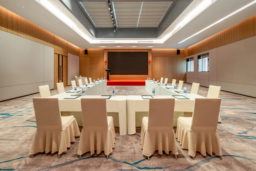 Holiday Inn Shanghai Nanjing Road by IHG