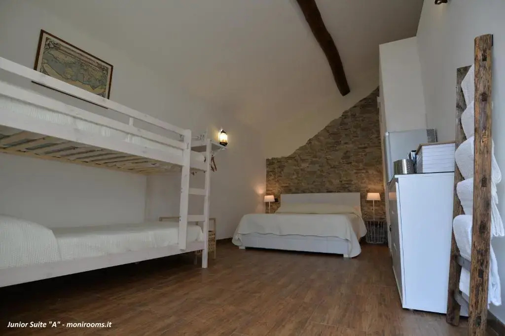 Moni Rooms