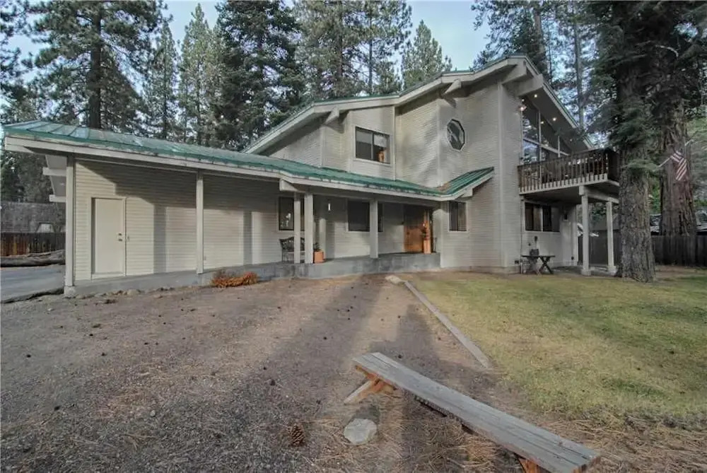 Walk to Lake! Large Home With Private Hot Tub, Yard Games and Lake Views! -sandy Shores Villa #182