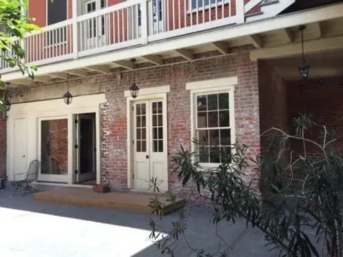 Hosteeva French Quarter Luxury Suites