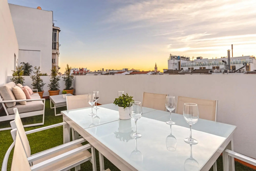 Magnificent 2 BD Duplex with private terrace. Recaredo IX