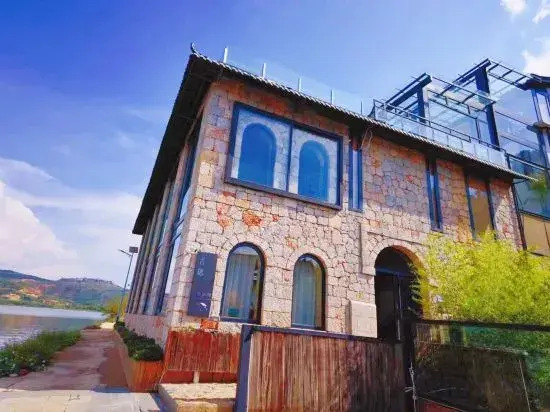 Waterside Beautiful villa