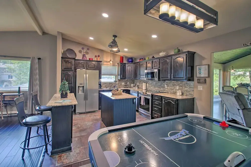 Lakefront Haven Near Oaklawn & Casino Resort!